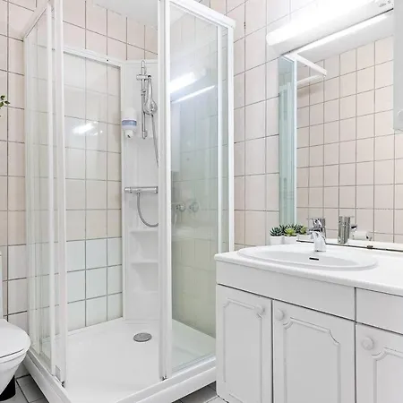 Private Affordable Single Next To Fish Market Lejlighed *