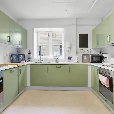 Private Affordable Single Next To Fish Market Lejlighed Bergen